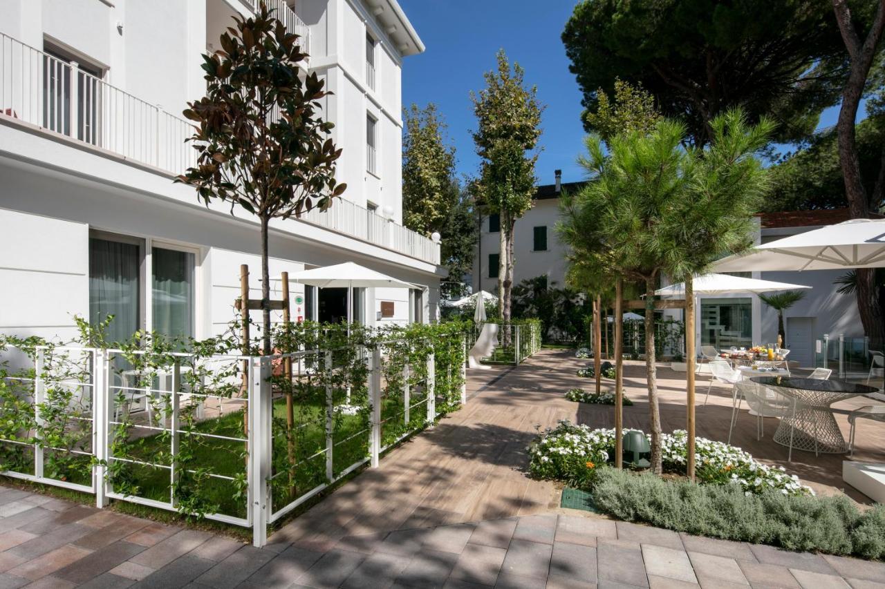 Aparthotel Elegance Riccione Esterno foto