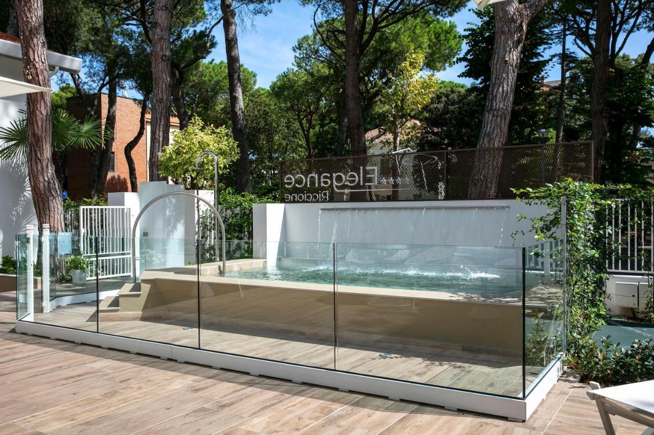 Aparthotel Elegance Riccione Esterno foto