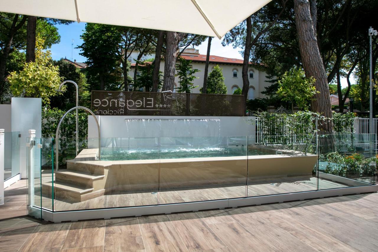 Aparthotel Elegance Riccione Esterno foto